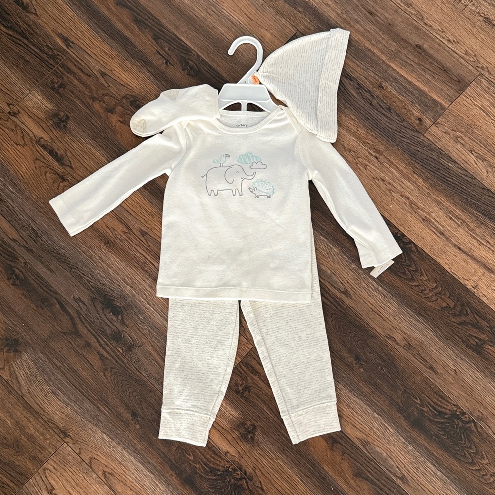 Carter's Cream Baby Outfit with Cloud and elephant Design. 4 piece set size 12M
